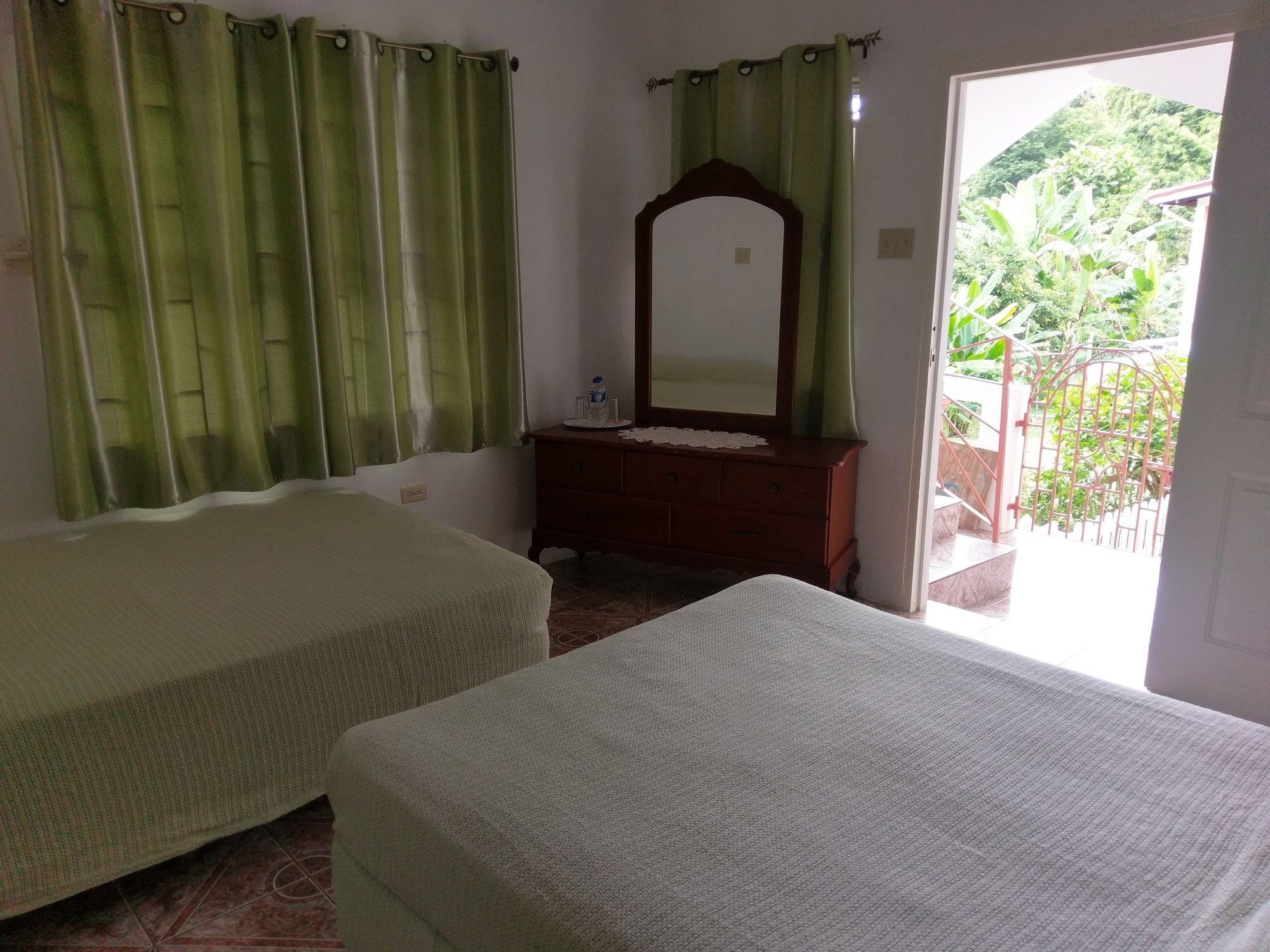 Polish Princess Guest House بورت أنطونيو المظهر الخارجي الصورة